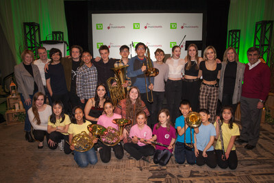 Le Groupe Banque TD, en collaboration avec MusiCompte, a offert à l’Académie de musique Saint James un don de 20 000 $ en nouveaux instruments et équipement de musique, par l’intermédiaire du programme communautaire pour la musique MusiCompte TD, afin d’aider l’organisme à améliorer ses programmes de musique communautaires à Vancouver. (Groupe CNW/Groupe Banque TD) Le Groupe Banque TD, en collaboration avec MusiCompte, a offert à l’Académie de musique Saint James un don de 20 000 $ en nouveaux instruments et équipement de musique, par l’intermédiaire du programme communautaire pour la musique MusiCompte TD, afin d’aider l’organisme à améliorer ses programmes de musique communautaires à Vancouver. (Groupe CNW/Groupe Banque TD)