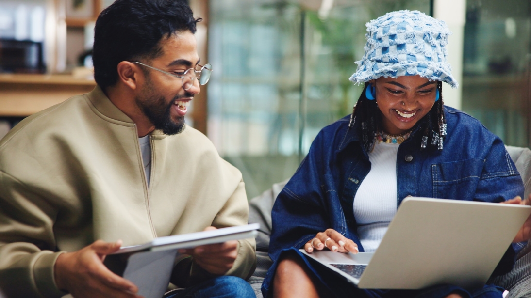 Hero-« Tout est différent ici » : ce que les nouveaux arrivants doivent savoir sur le système financier canadien