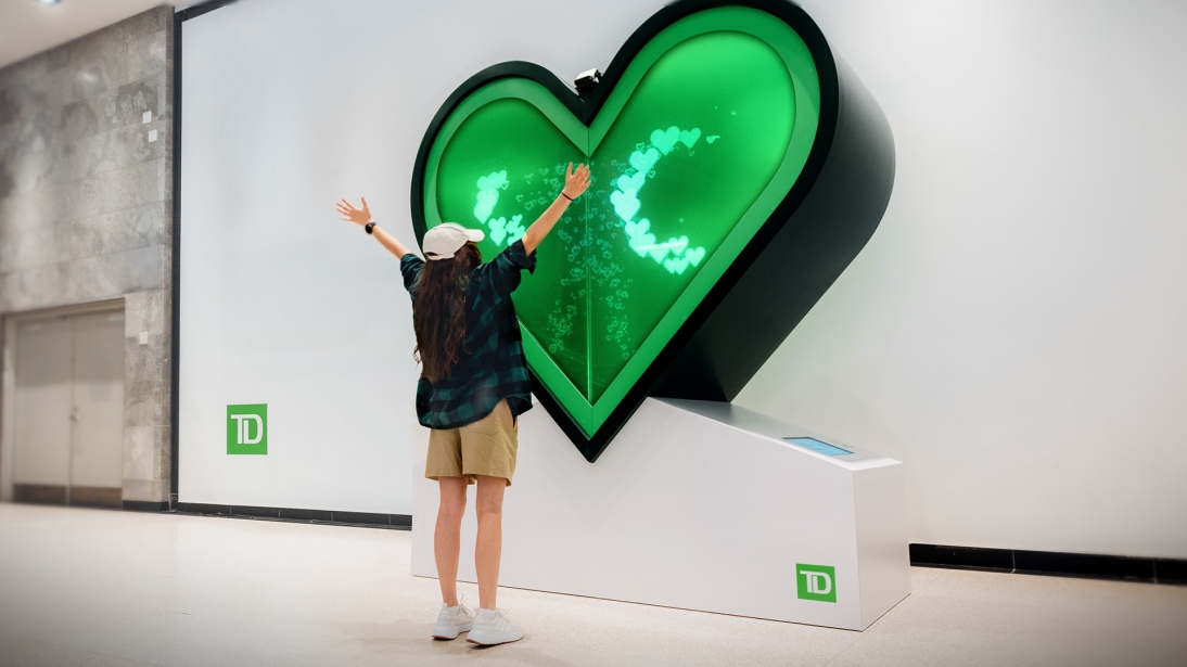 TDTY heart sculpture person FR