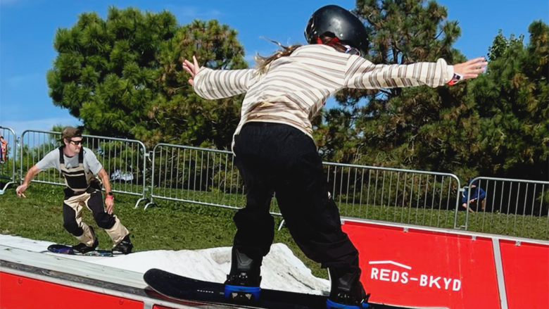 Underwriting Hope : l’organisme Red’s Backyard aide la nouvelle génération à se passionner pour la planche à neige