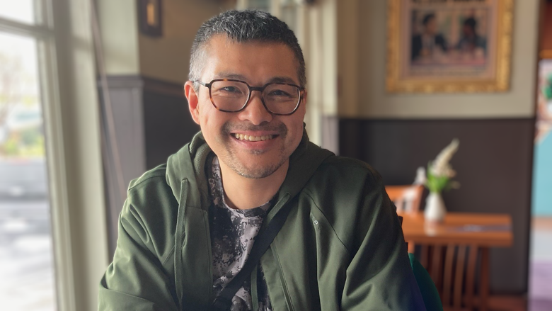 Voici Kelvin Fung, un bénévole dévoué de la Banque